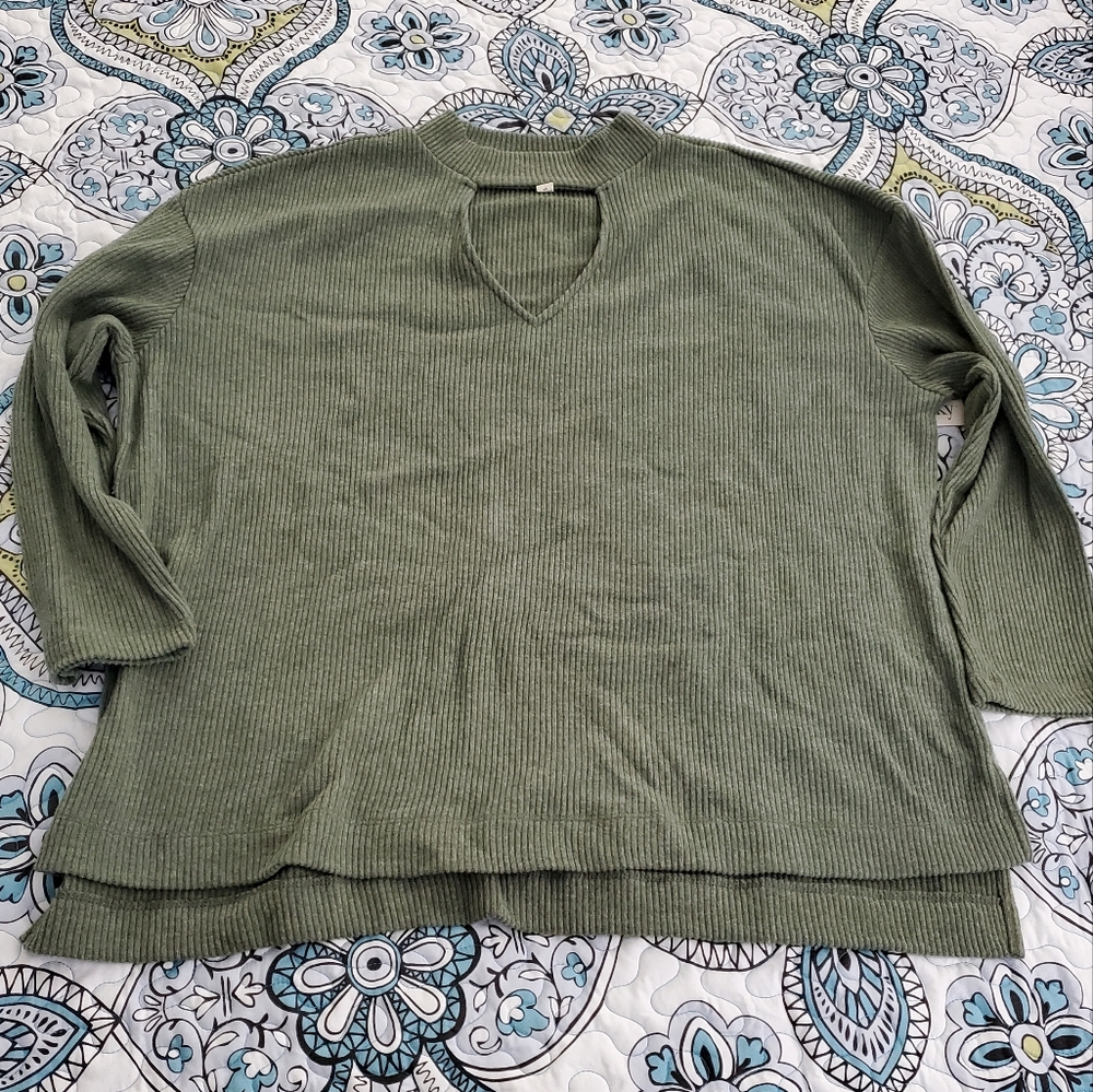 Long sleeve keyhole top